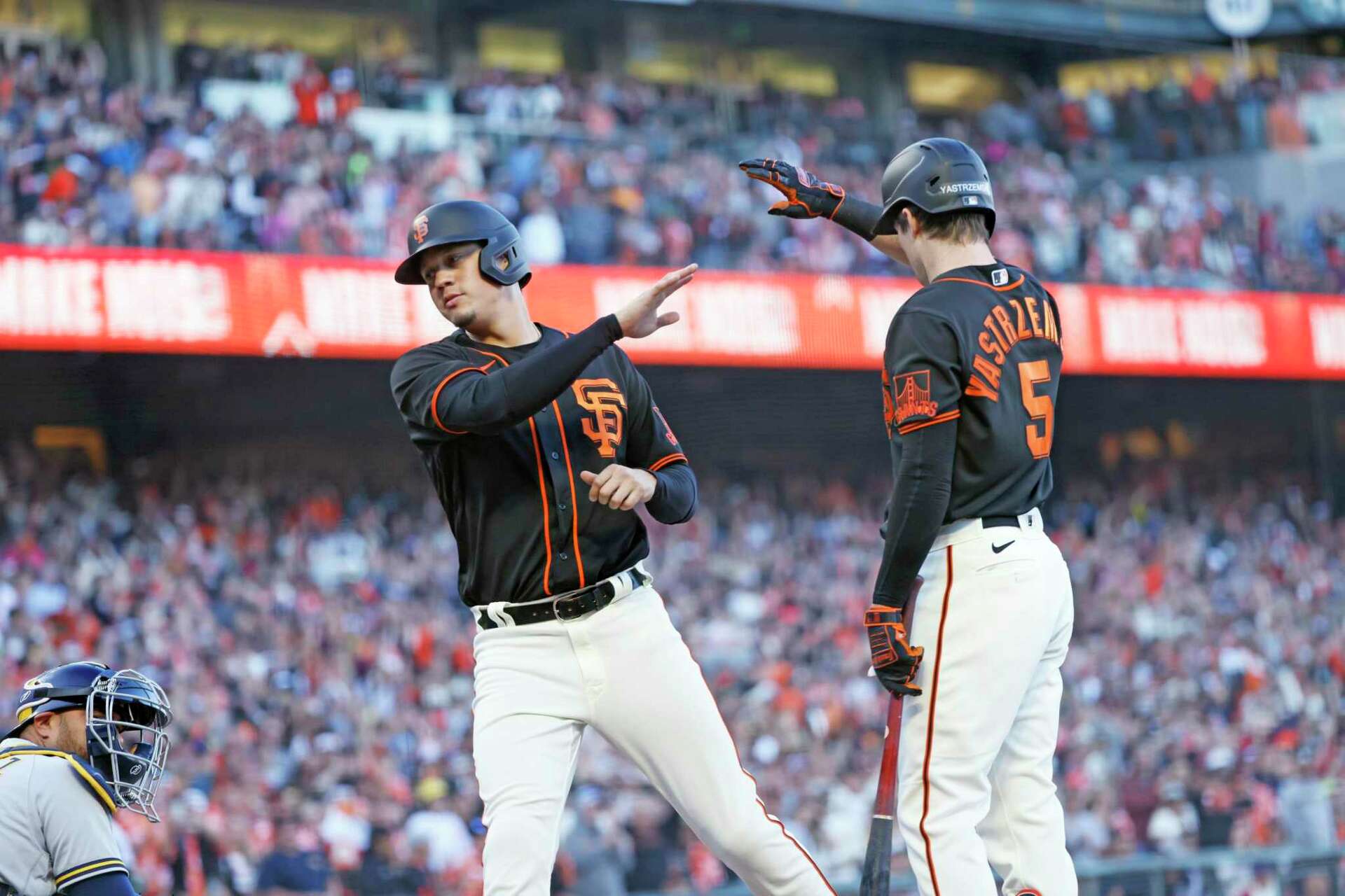 Why is the Giants’ clubhouse full of Wilmer Flores fans? ‘Flo is cool’