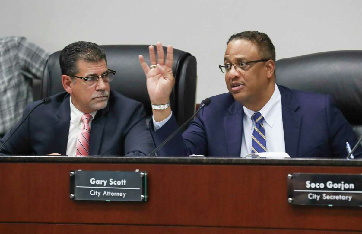 Conroe City Attorney Gary Scott addresses what constitutes a quorum in the Texas Open Meetings Act during a Conroe City Council meeting at Conroe Tower, Thursday, Aug. 11, 2022, in Conroe.
