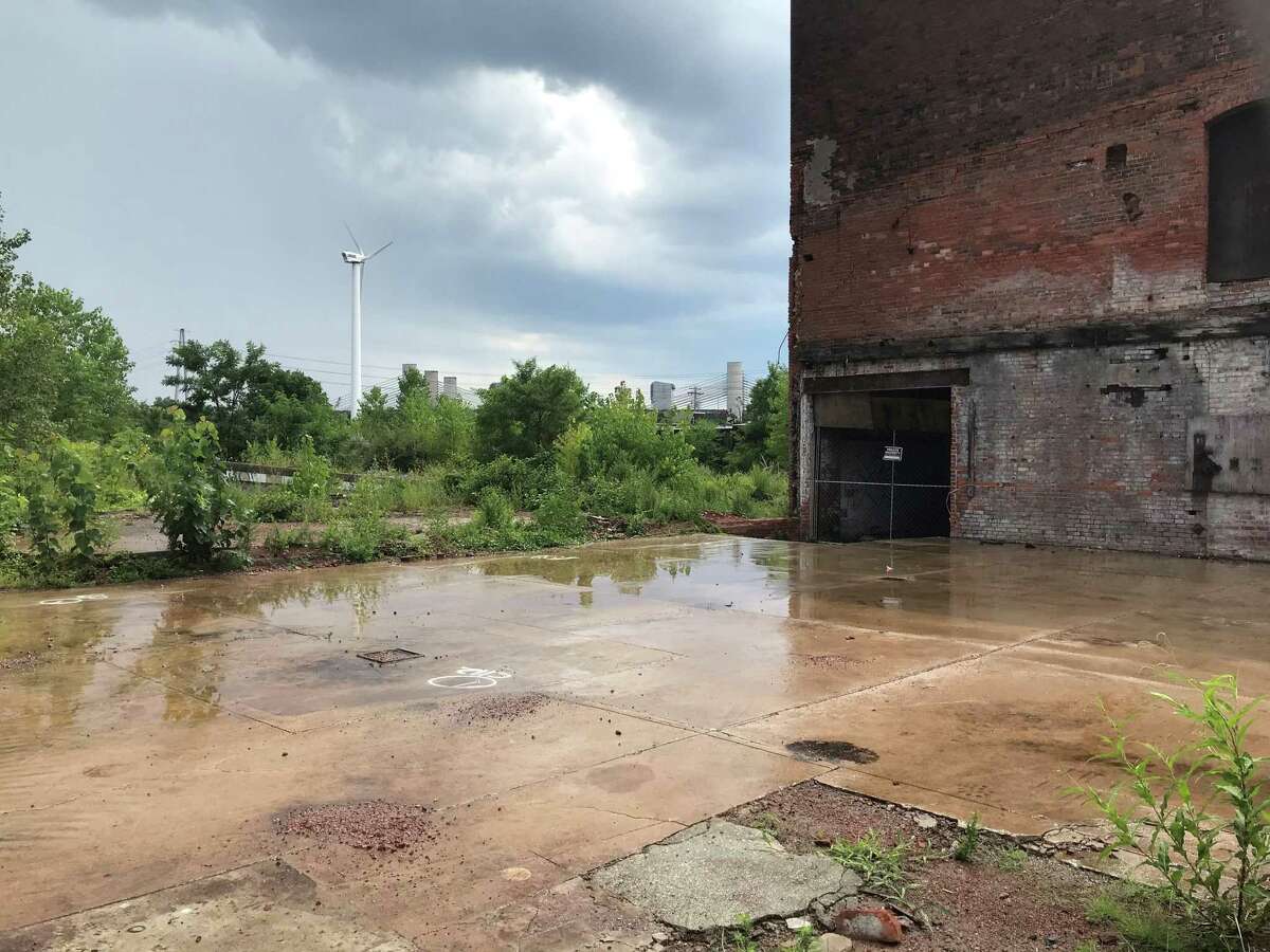 The H. B. Bigelow Co. boiler works at 198 River St., New Haven, was a national leader in the manufacture of steam boilers.