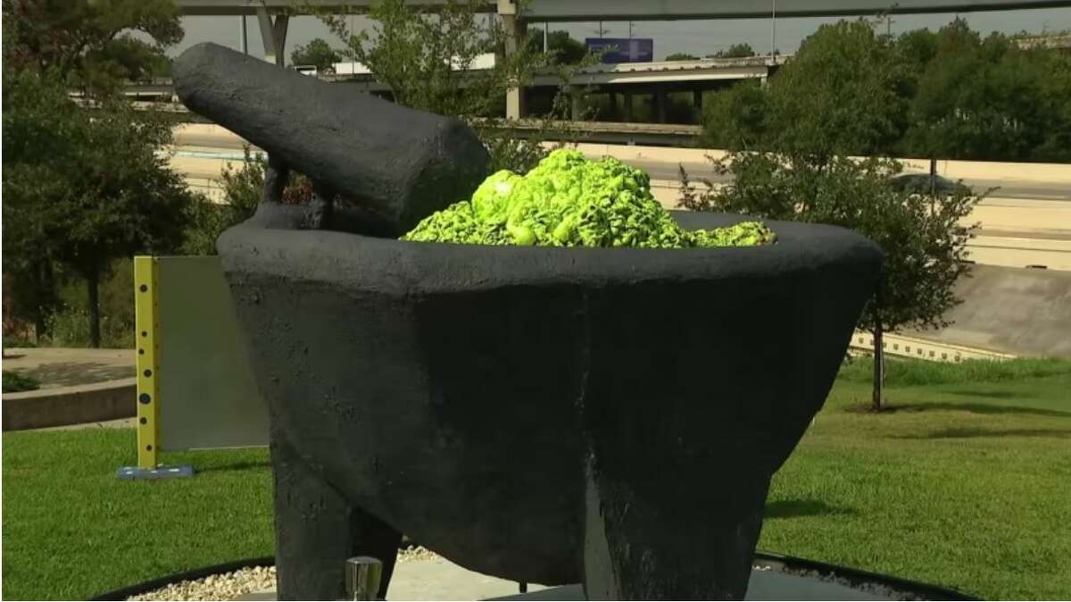 A new sculpture inspired by Mexican culture was unveiled in Southeast Texas and will have people reaching for the chips!