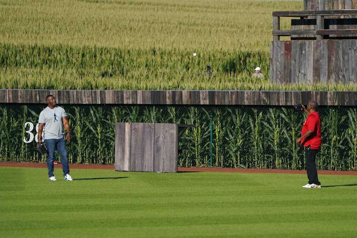 Hey dad, wanna have a catch?': Ken Griffey Sr., Ken Griffey Jr. kick off ' Field of Dreams' game