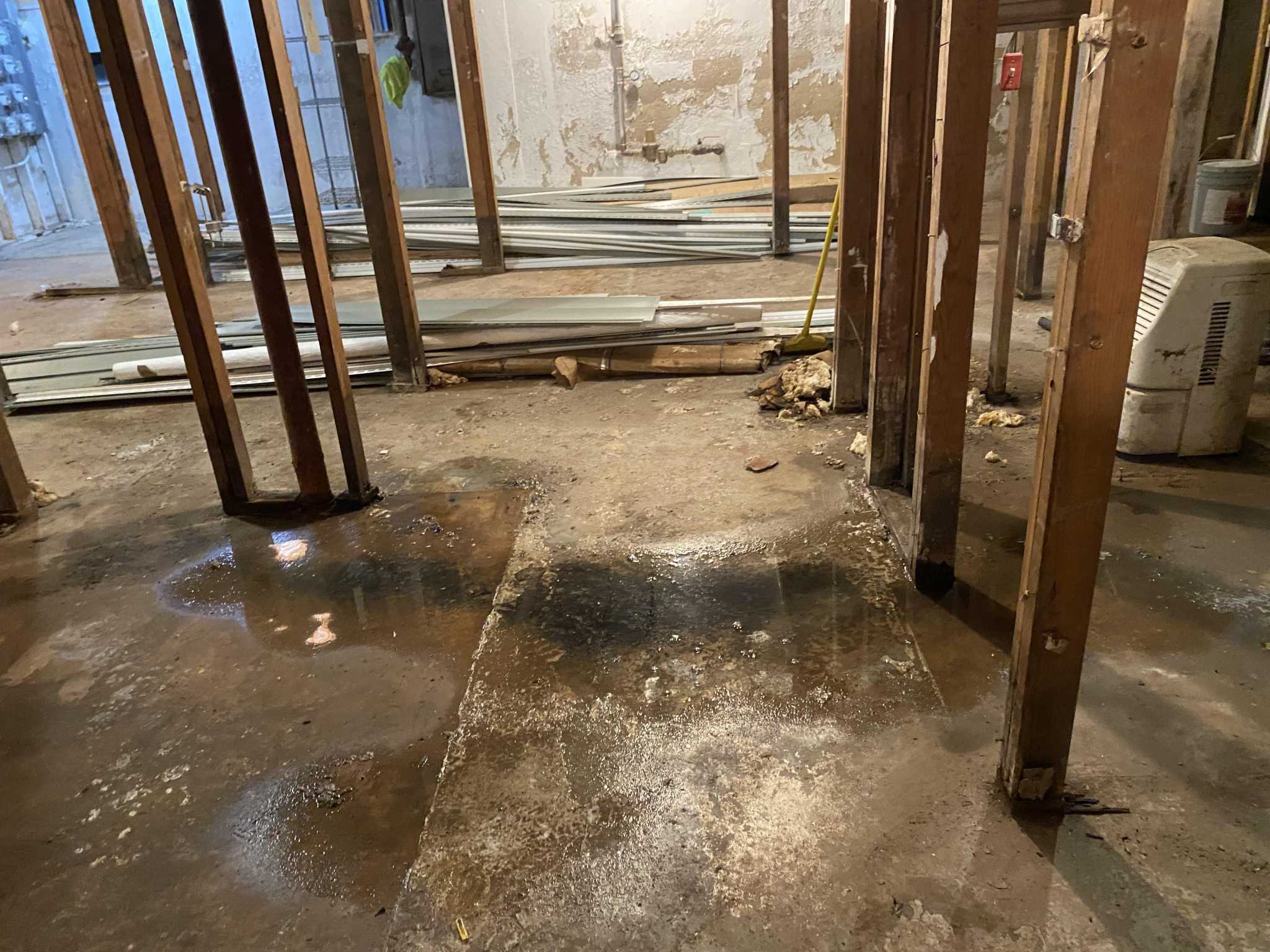 A week after hearing cries for help from Bloomfield tenants, town leaders brainstorm solutions as problems persist - Vimarsana News