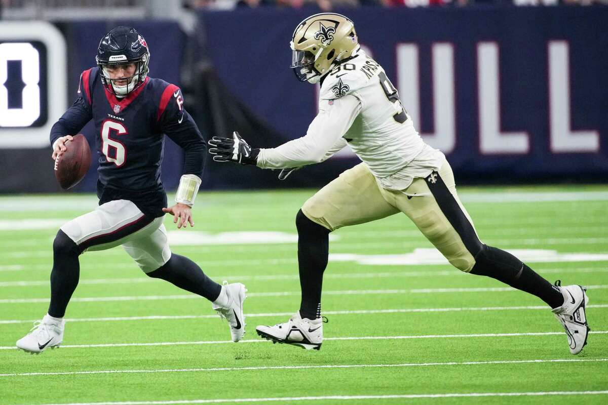 Houston Texans defensive end Adedayo Odeleye (75) gets past San Francisco  49ers offensive lineman Jordan Mills (