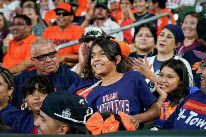 Astros break out brooms amid celebrations after sweeping Yankees