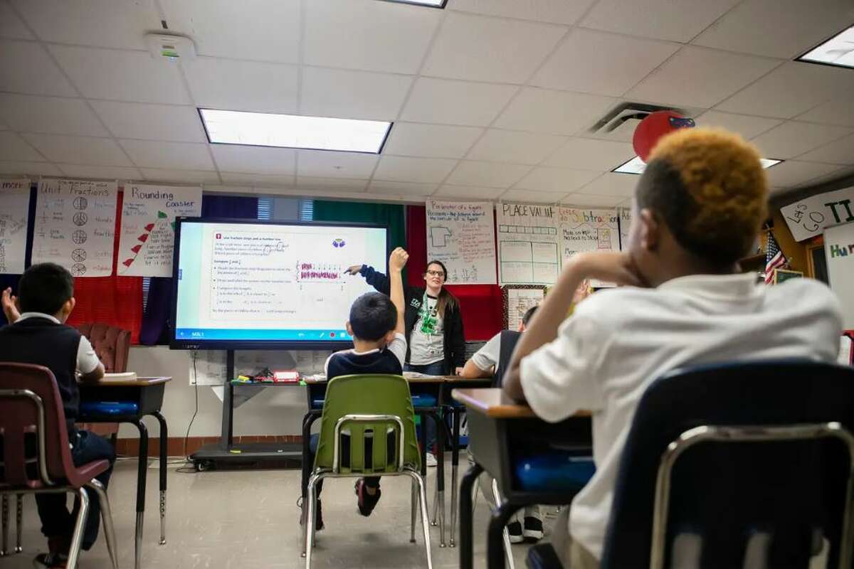 Jessica Lemmer goes over a fraction problem with her third grade math class on Jan. 14, 2018, at Edward Titche Elementary School in the Pleasant Grove area of Dallas. Credit: Leslie Boorhem-Stephenson for The Texas Tribune