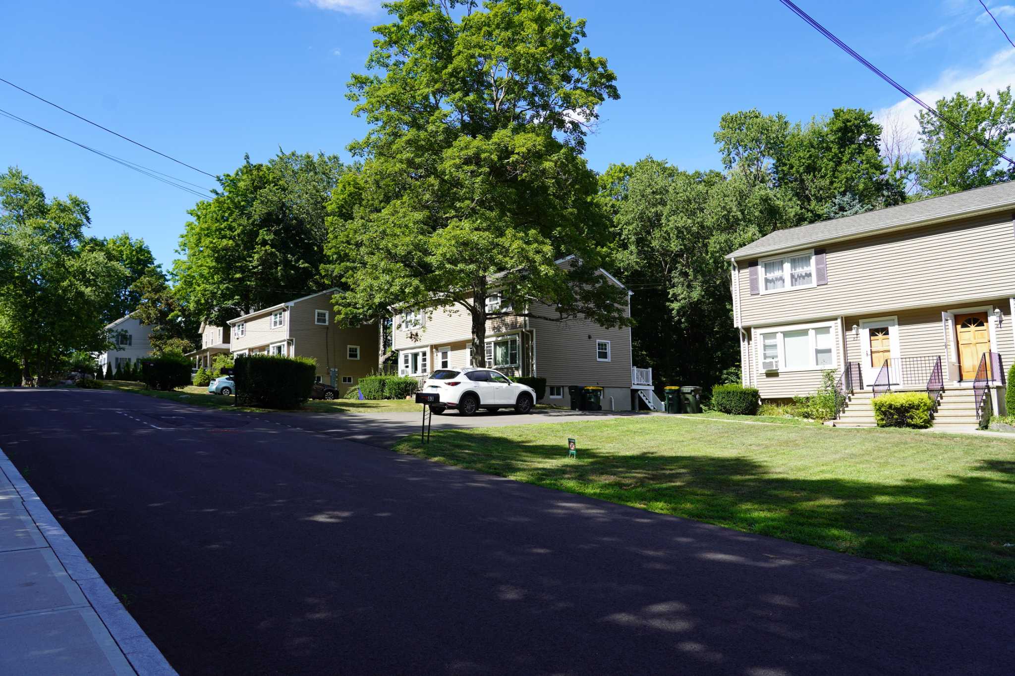 Five neighboring duplexes bought for $4 million in New Canaan by LLC - Vimarsana News