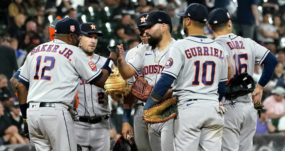 Houston Astros manager Dusty Baker Jr. fist bumps starting pitcher Jose Urquidy as he pulls Urquidy during the eighth inning of the team's baseball game against the Chicago White Sox on Monday, Aug. 15, 2022, in Chicago. (AP Photo/Charles Rex Arbogast)