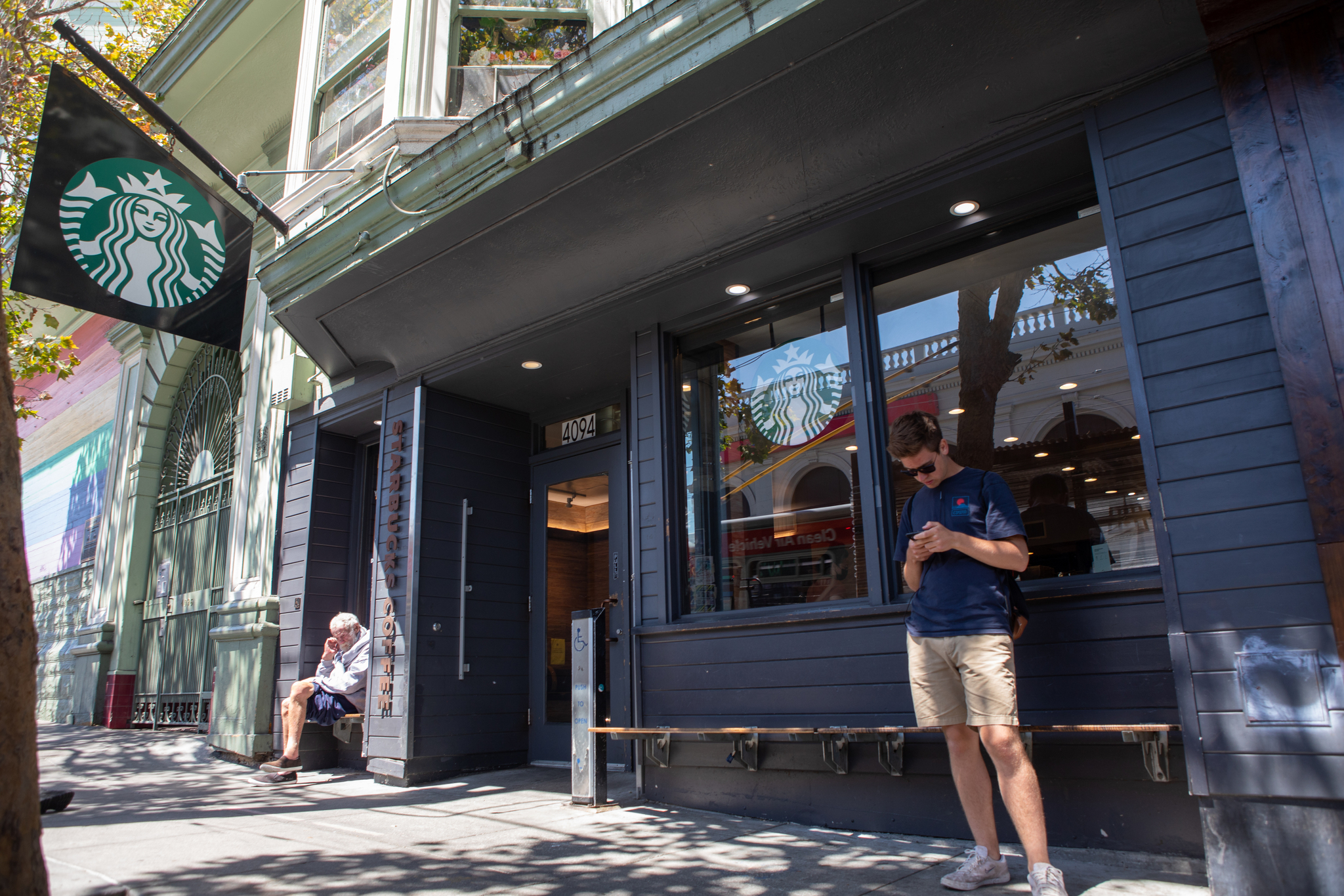 Castro Starbucks first in San Francisco to vote to unionize - SFGATE