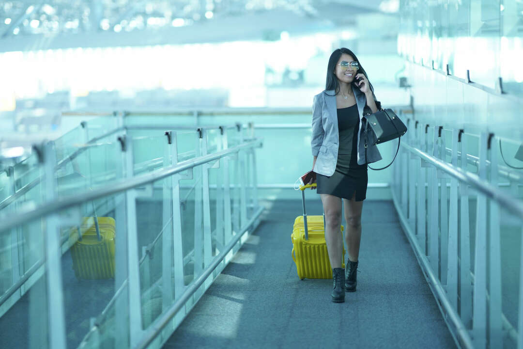 What is JetBlue's personal item size limit?