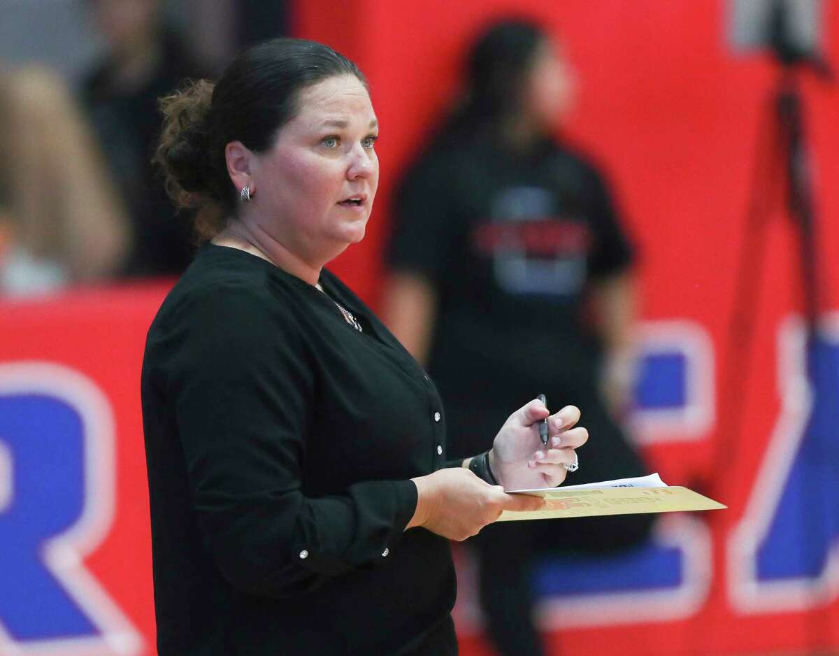 Oak Ridge coach Tommie Lynne Sledge is seen in the first set of a non-district high school volleyball match at Oak Ridge High School, Tuesday, Aug. 16, 2022, in Oak Ridge North.