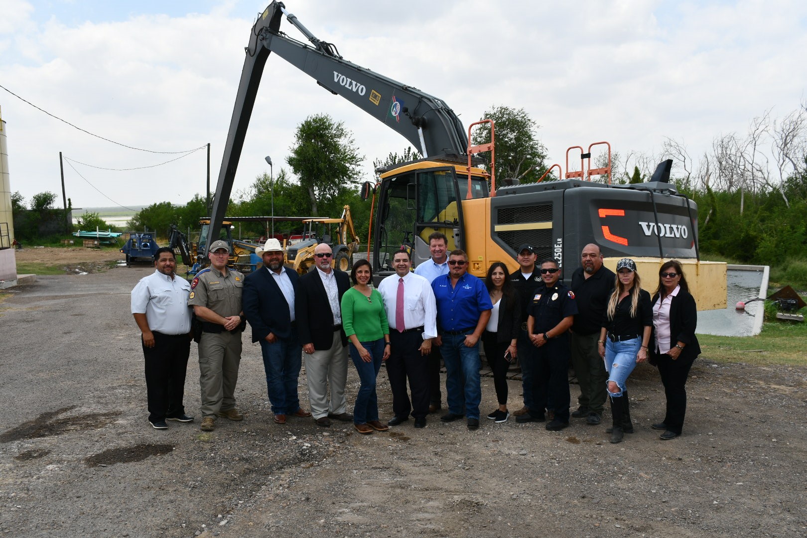 Special machinery obtained to dredge Falcon Lake - Vimarsana News