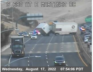 Jackknifed big rig blocks southbound 680 in Bay Area during morning commute