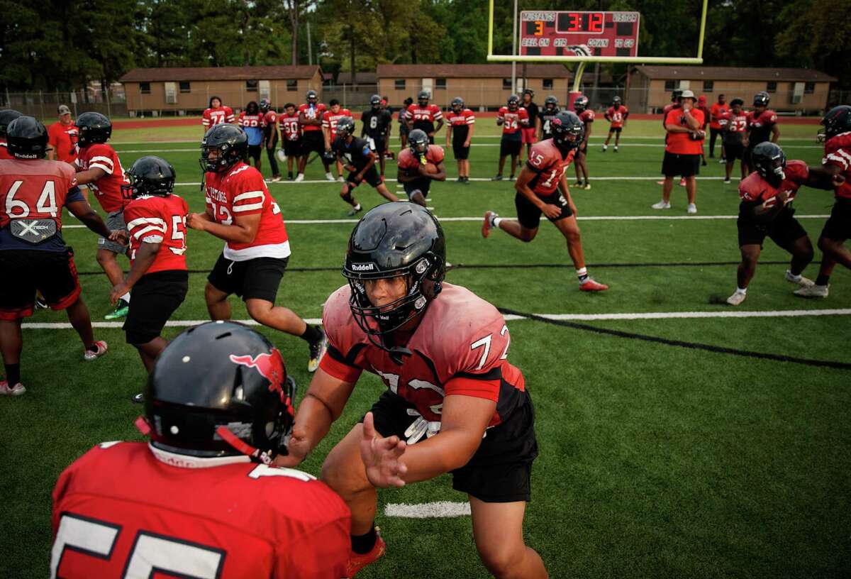 high-school-football-coaches-trainers-on-guard-against-heat-illnesses