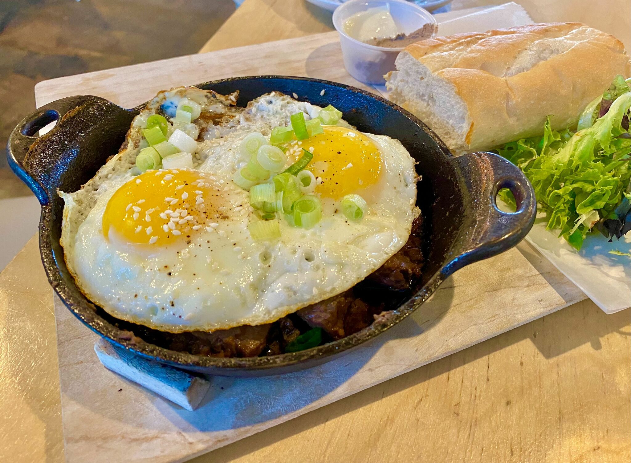 Filete de herrero vietnamita y huevos