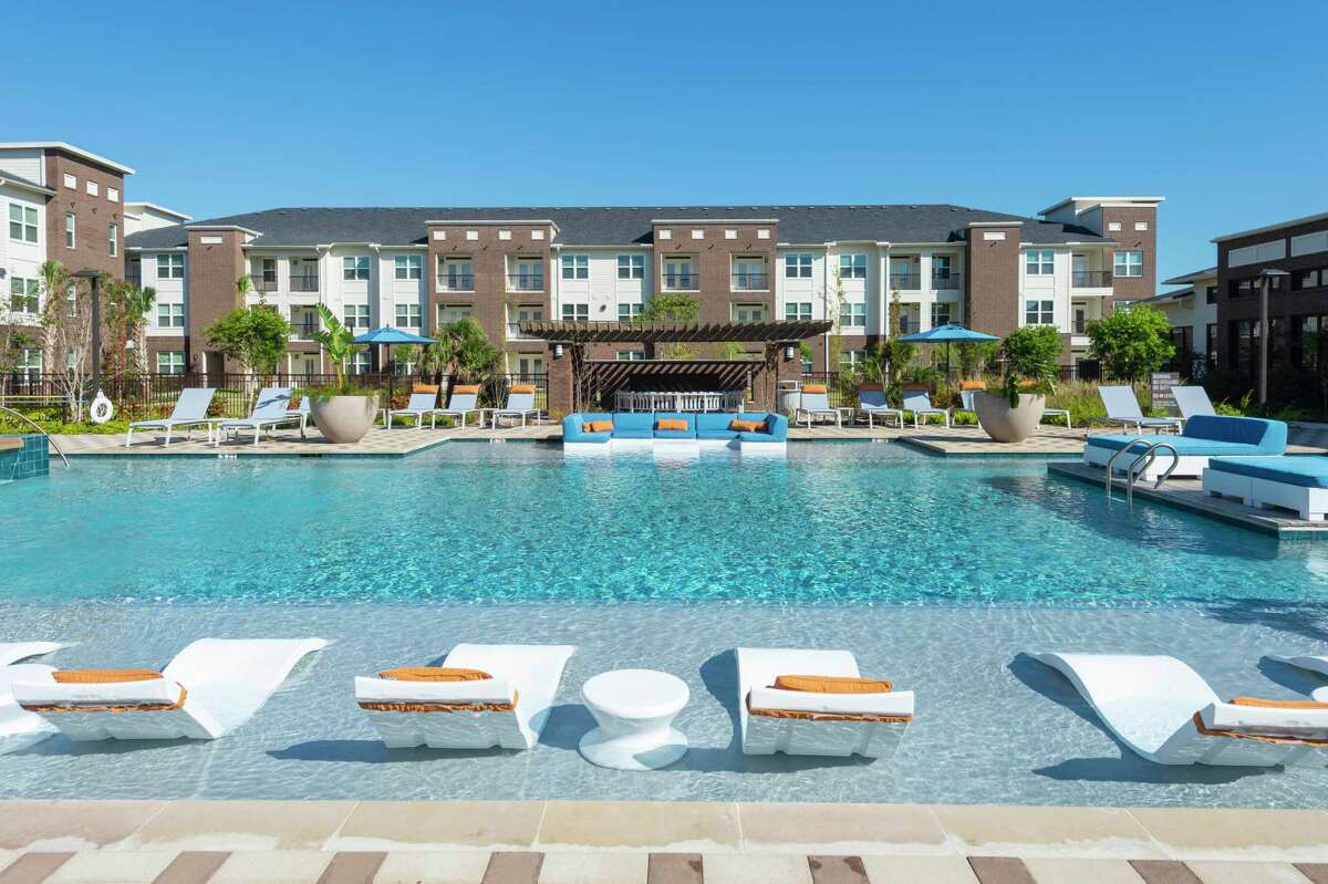 DLP Capital, in partnership with partnership with Elevate Commercial Investment Group, has acquired the 350-unit Domain at Morgan’s Landing apartments at 3300 Bay Area Blvd. in La Porte.