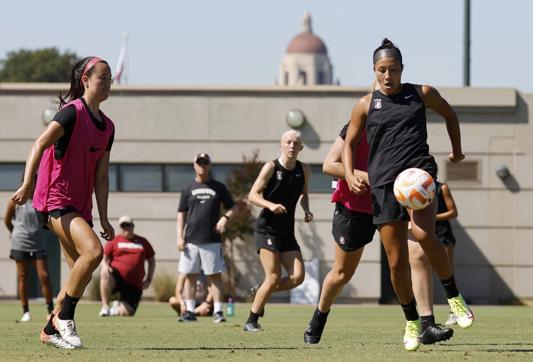 Big Roster, New Outlook Have Stanford Women Eyeing Renewed Soccer Dominance