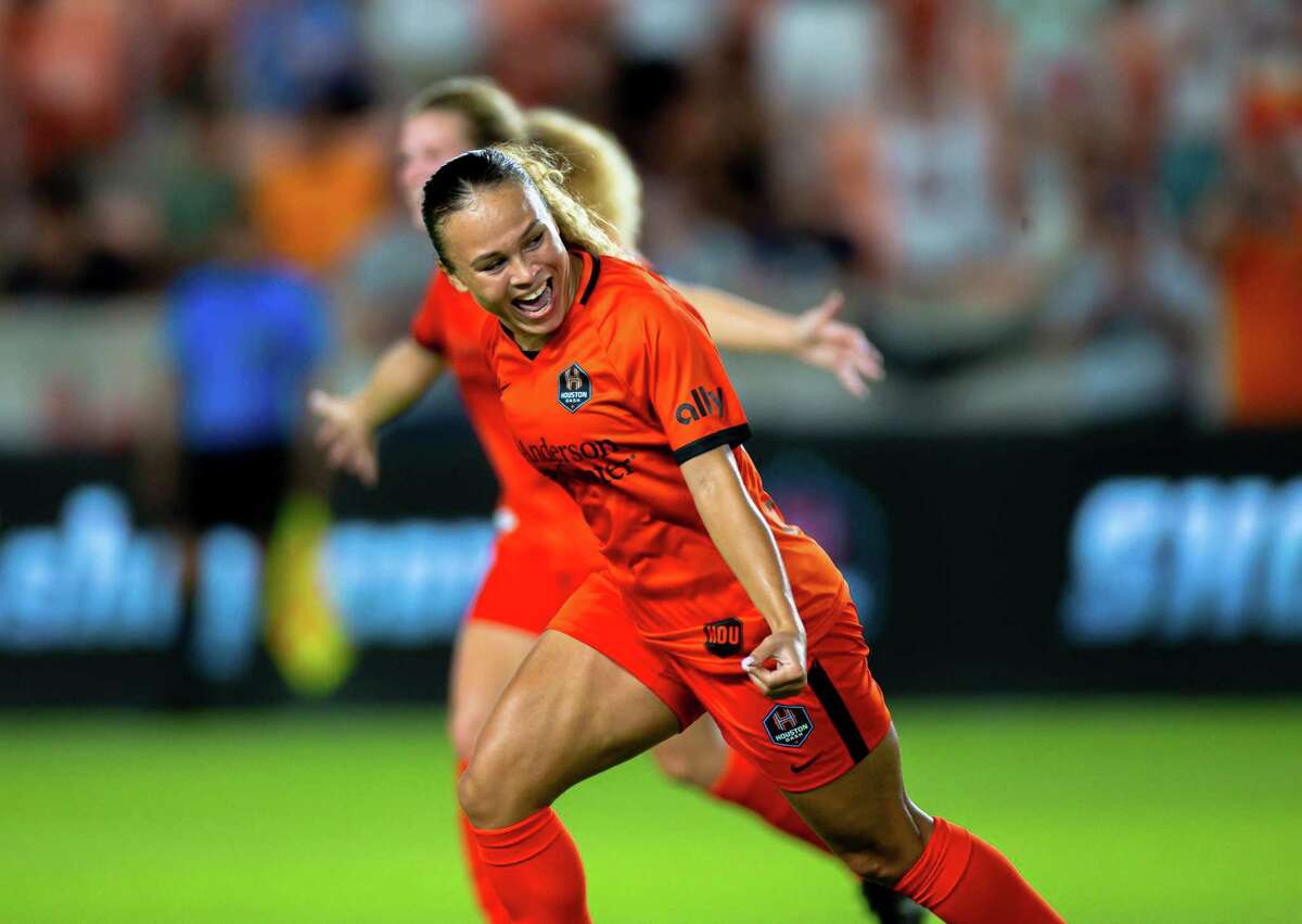 Houston Dash: Move to top of NWSL standings with win over Red Stars