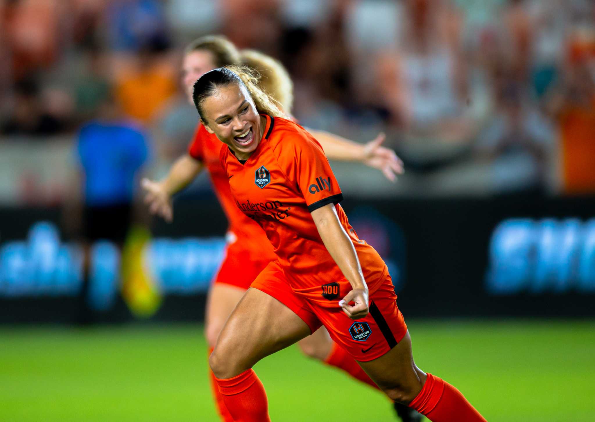 Houston Dash: Move to top of NWSL standings with win over Red Stars