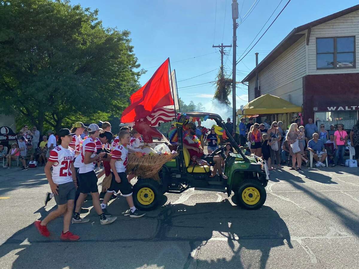 Eagles football takes part in Cheeseburger Parade of Fools