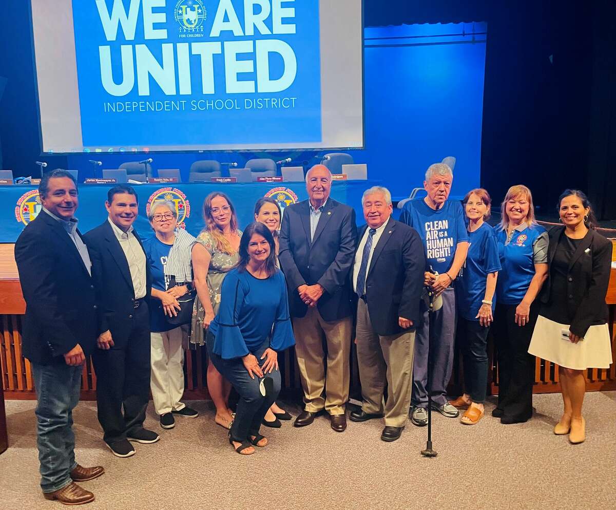 UISD Trustees vote in favor of an ethelyne oxide monitor at Muller Elementary after a presentation by the RGISC and the Clean Air Laredo Coalition.