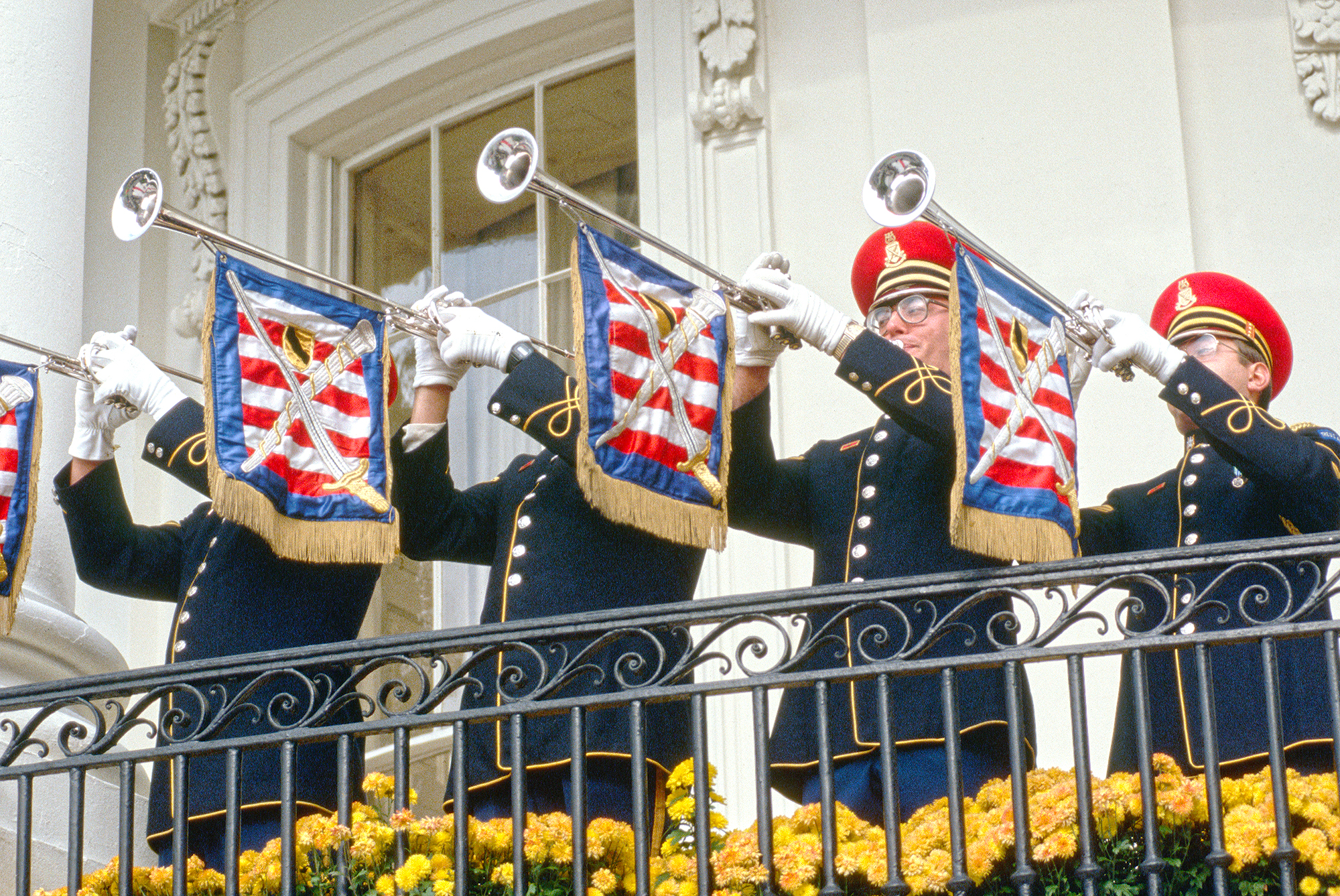 Holy cow! History: The secret behind Truman's famous balcony - Vimarsana News