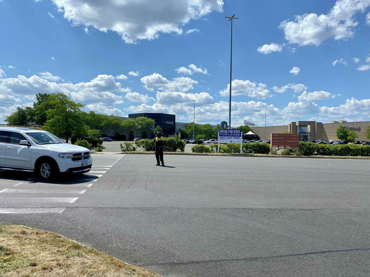 Buckland Hills mall shooting injures security guard