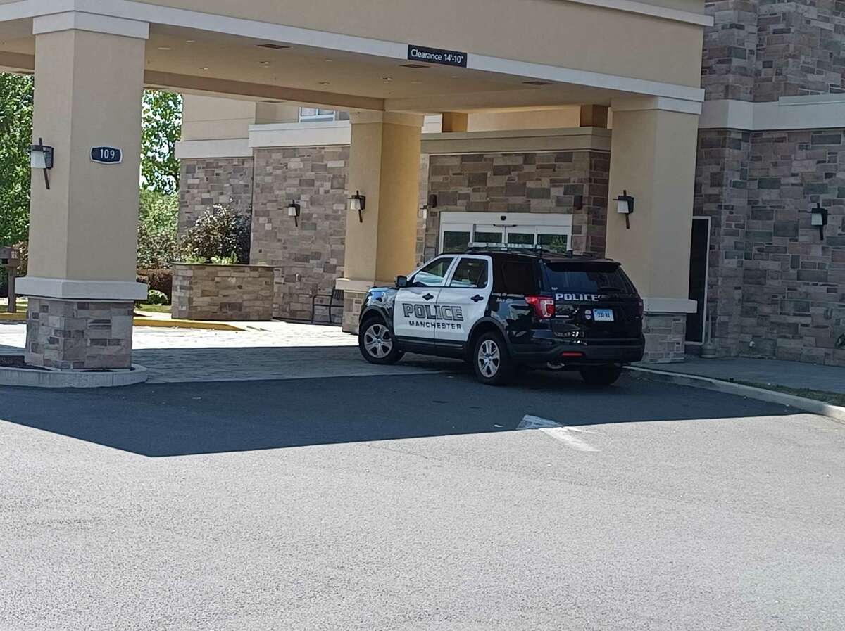 Buckland Hills mall shooting injures security guard