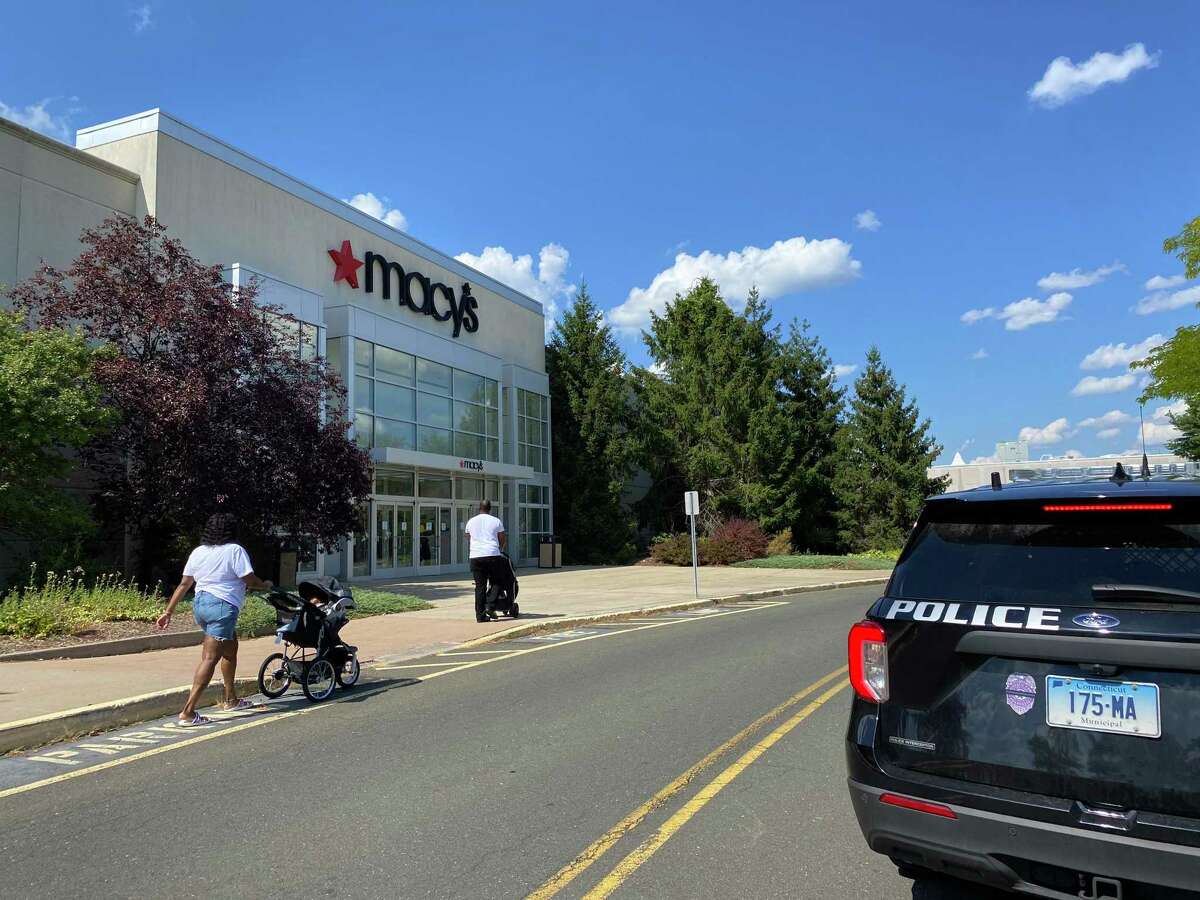 Buckland Hills mall shooting injures security guard