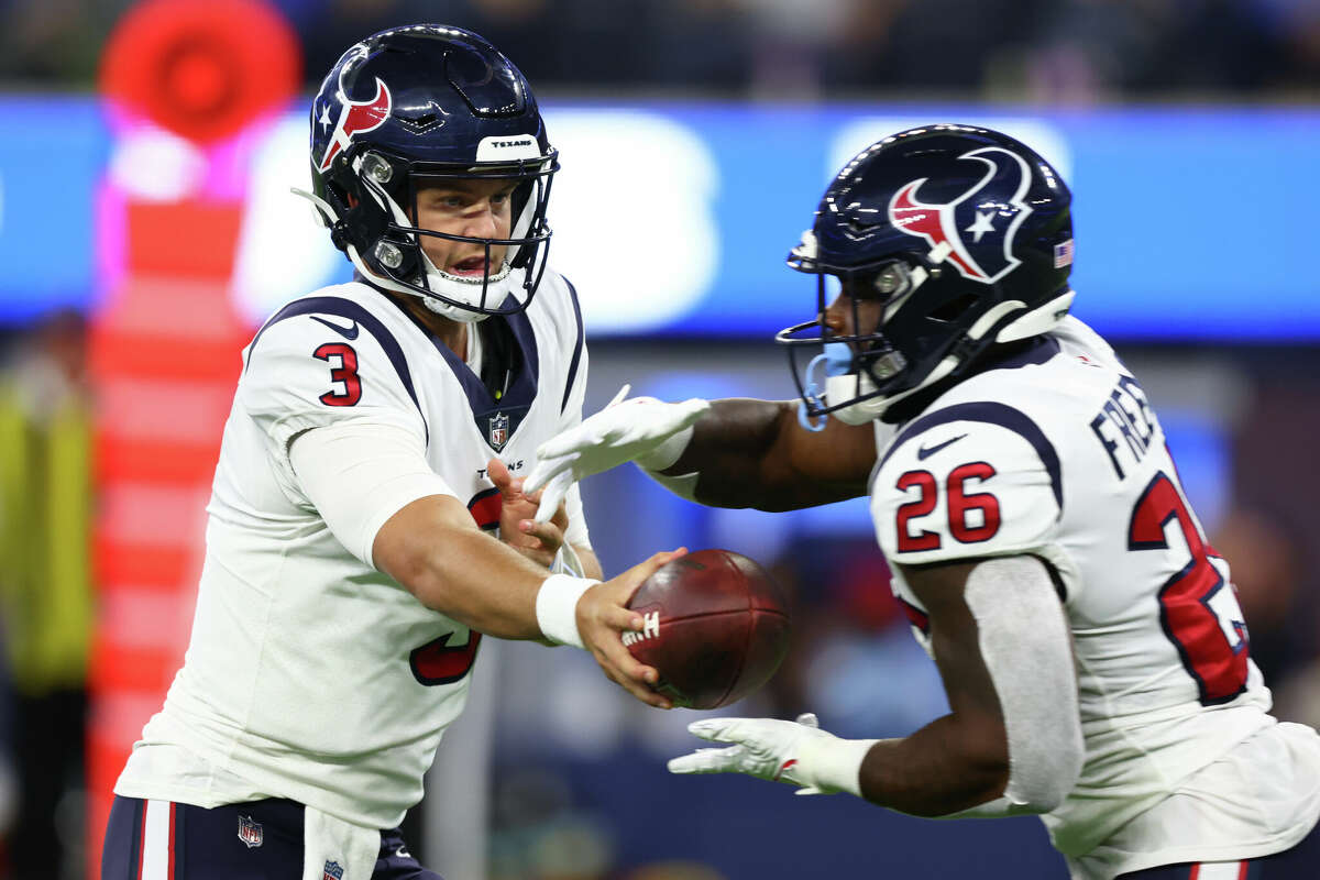 INGLEWOOD, CALIFORNIA - AUGUST 19: Kyle Allen #3 of the Houston Texans hands the ball off to Royce Freeman #26 of the Houston Texans it the third quarter during a preseason game against the Los Angeles Rams at SoFi Stadium on August 19, 2022 in Inglewood, California. (Photo by Joe Scarnici/Getty Images)