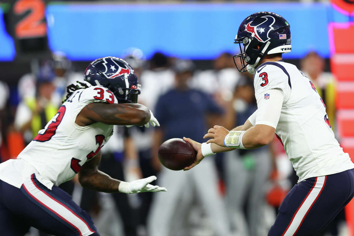 INGLEWOOD, CALIFORNIA - AUGUST 19: Kyle Allen #3 of the Houston Texans hands the ball off to Dare Ogunbowale #33 of the Houston Texans in the third quarter during a preseason game against the Los Angeles Rams at SoFi Stadium on August 19, 2022 in Inglewood, California. (Photo by Joe Scarnici/Getty Images)