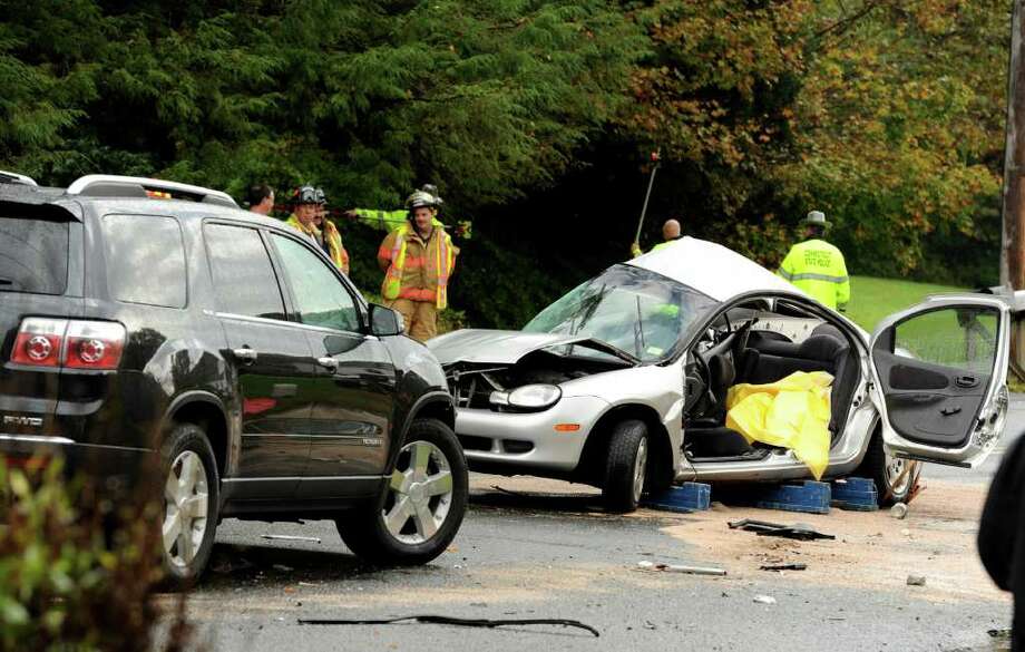 Man killed in 3-car crash - Connecticut Post