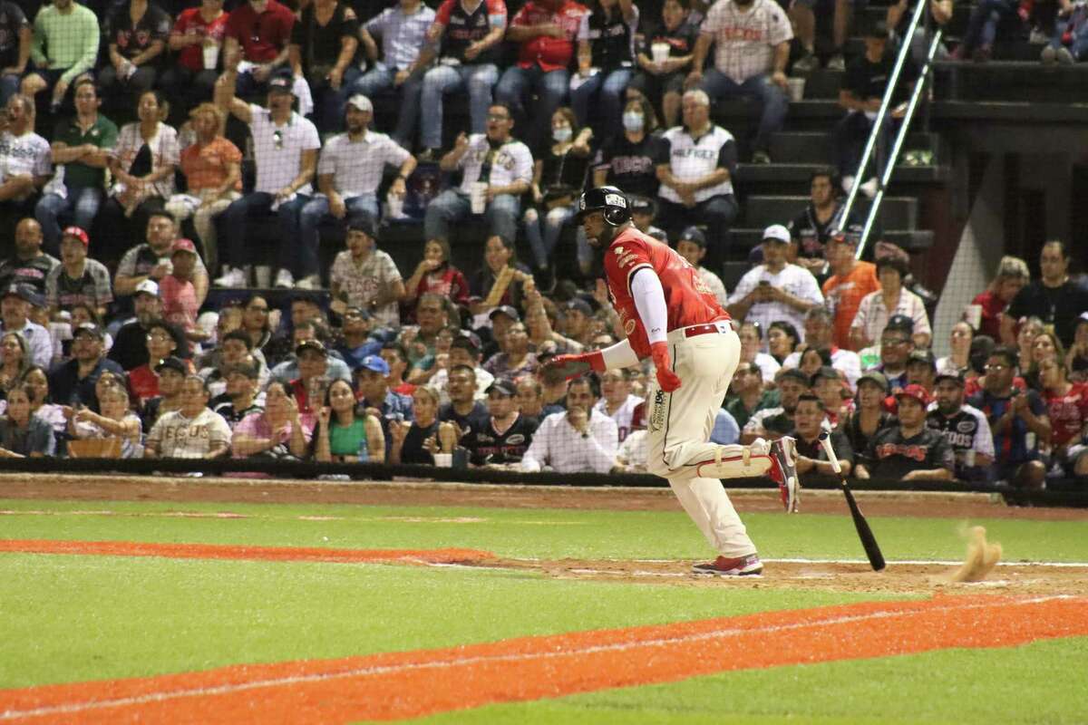 Kennys Vargas and the Tecolotes Dos Laredos lost Game 1 of their playoff series against the Sultanes de Monterrey on Friday.