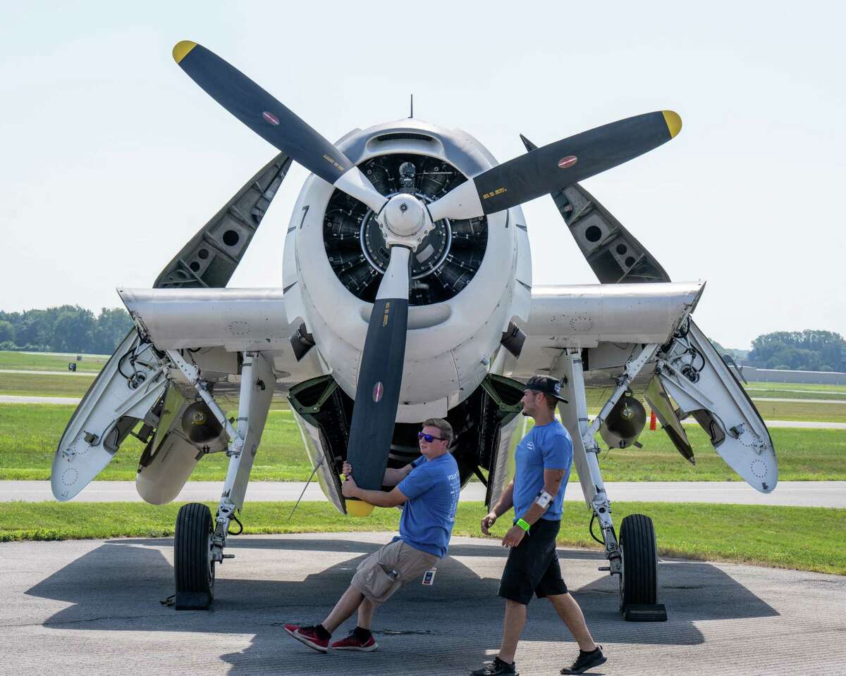 Photo gallery Wings and Wheels