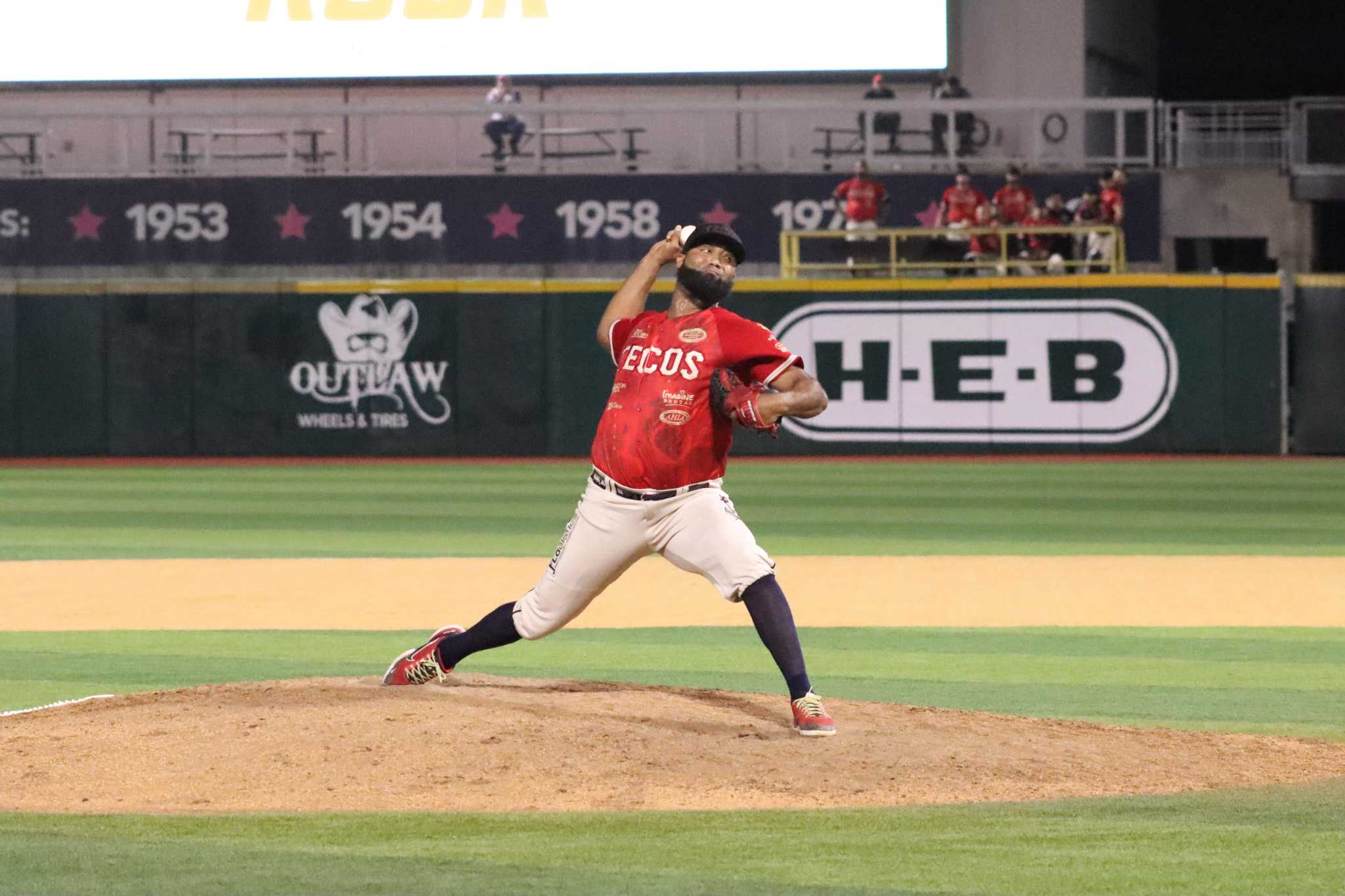 Video of Edwin Diaz's bullpen entrance goes viral