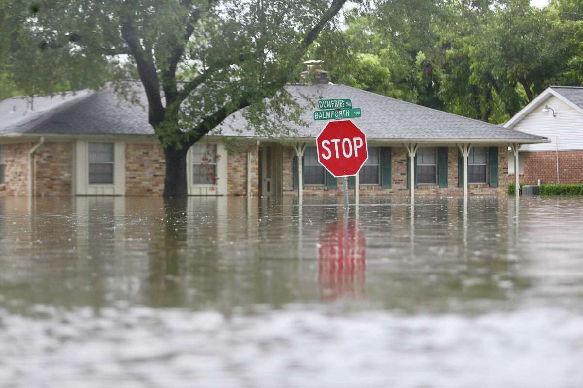 Flooded Meyerland streets, Sunday, August 27, 2017.(Mark Mulligan / Houston Chronicle)
