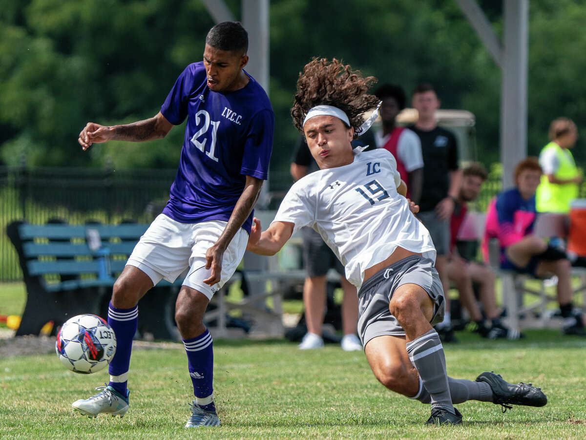 lewis-and-clark-men-s-soccer-opens-season-with-3-2-win-over-illinois-valley