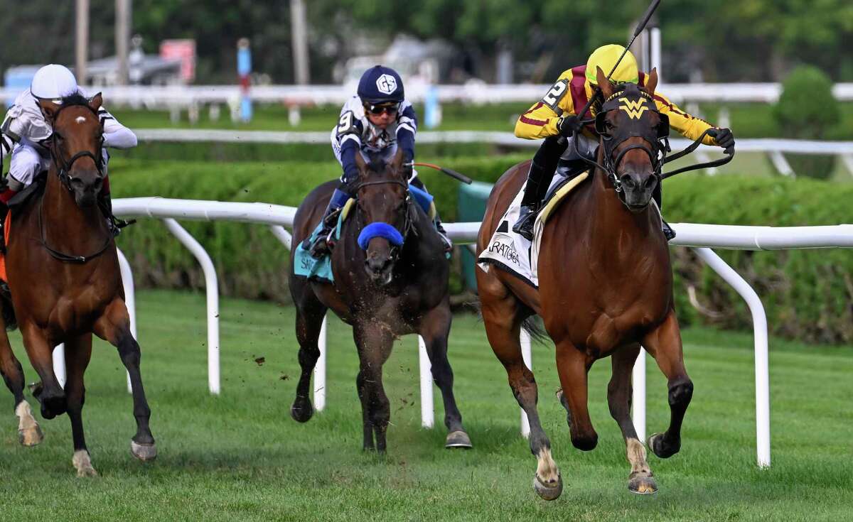 Love Reigns back in form, wins Bolton Landing Stakes