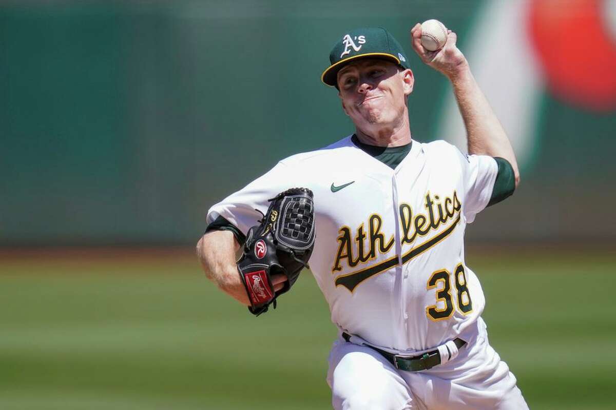 Oakland Athletics' JP Sears pitches against the Seattle Mariners during the first inning of a baseball game in Oakland, Calif., Sunday, Aug. 21, 2022. (AP Photo/Godofredo A. Vásquez)