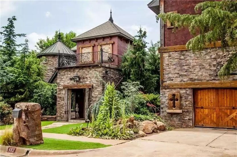 Photos Oklahoma castle sees price drop, now 998K