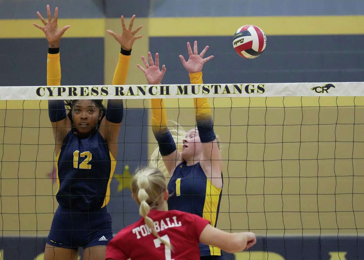 Janyah Henderson (12) and Kirby Kliafas (1) have helped Cypress Ranch to a 9-1 record.