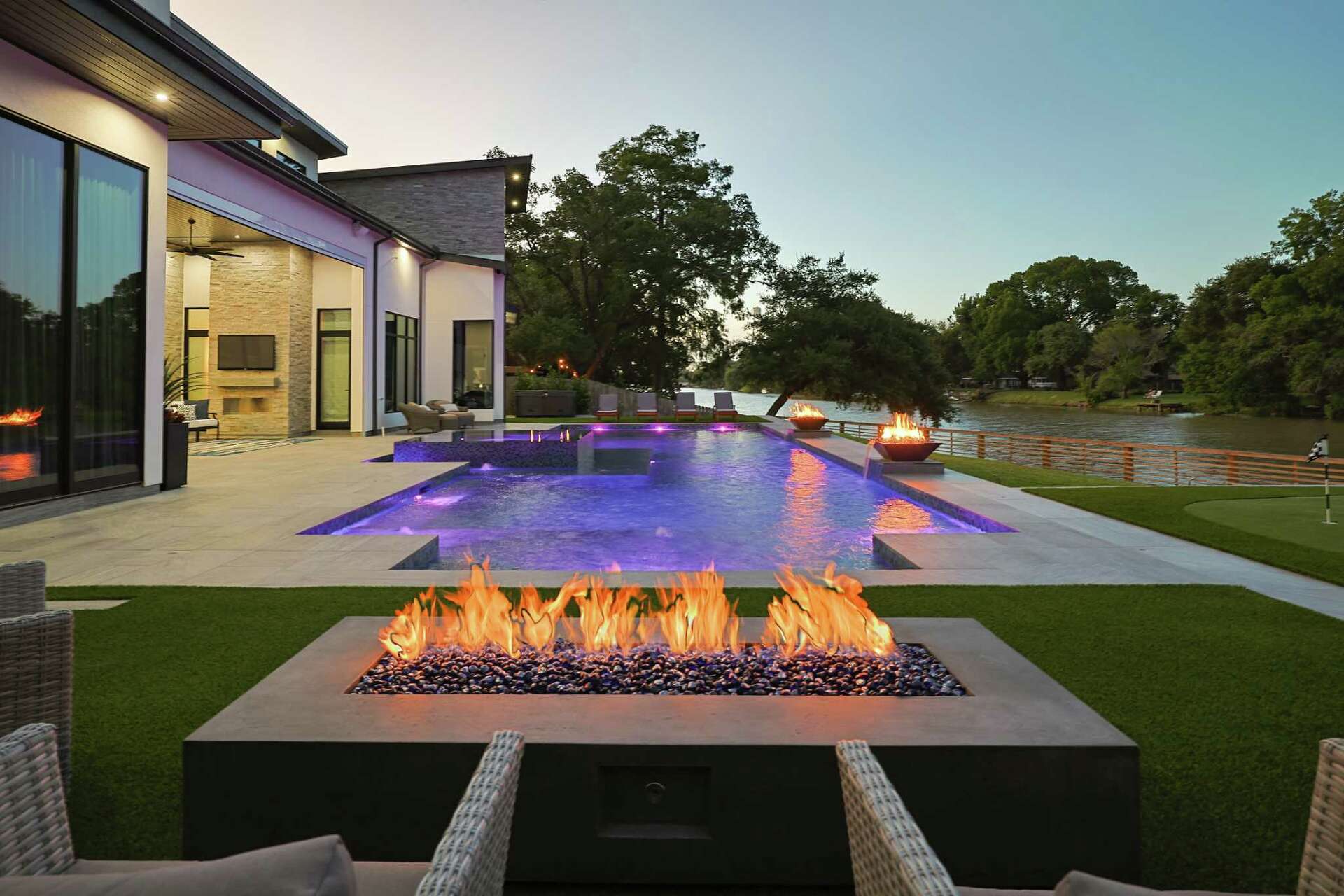 Sugar Land empty nesters build dream home with indoor basketball