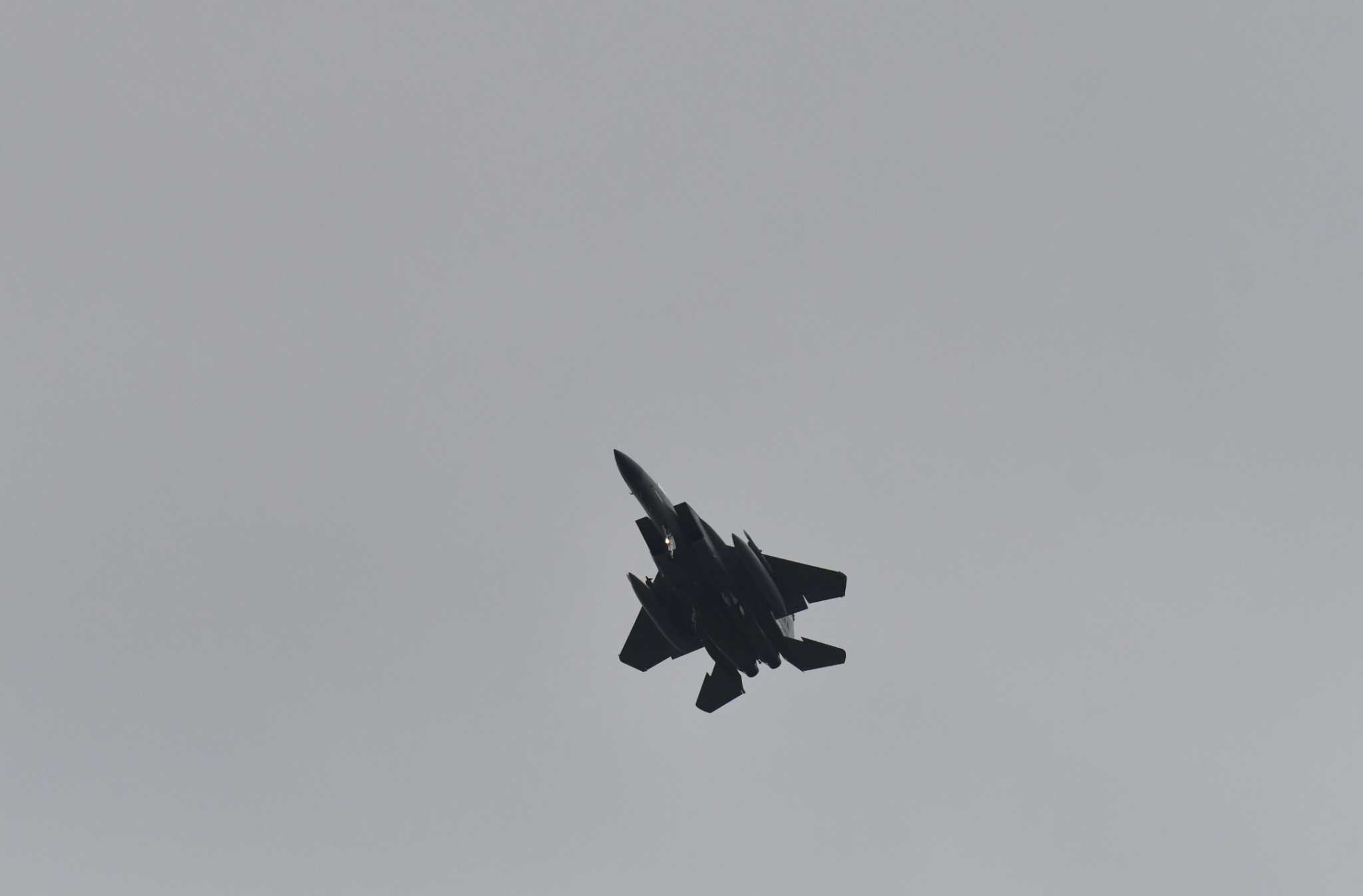 Twin F-15 fighter jets roar over Albany - Vimarsana News