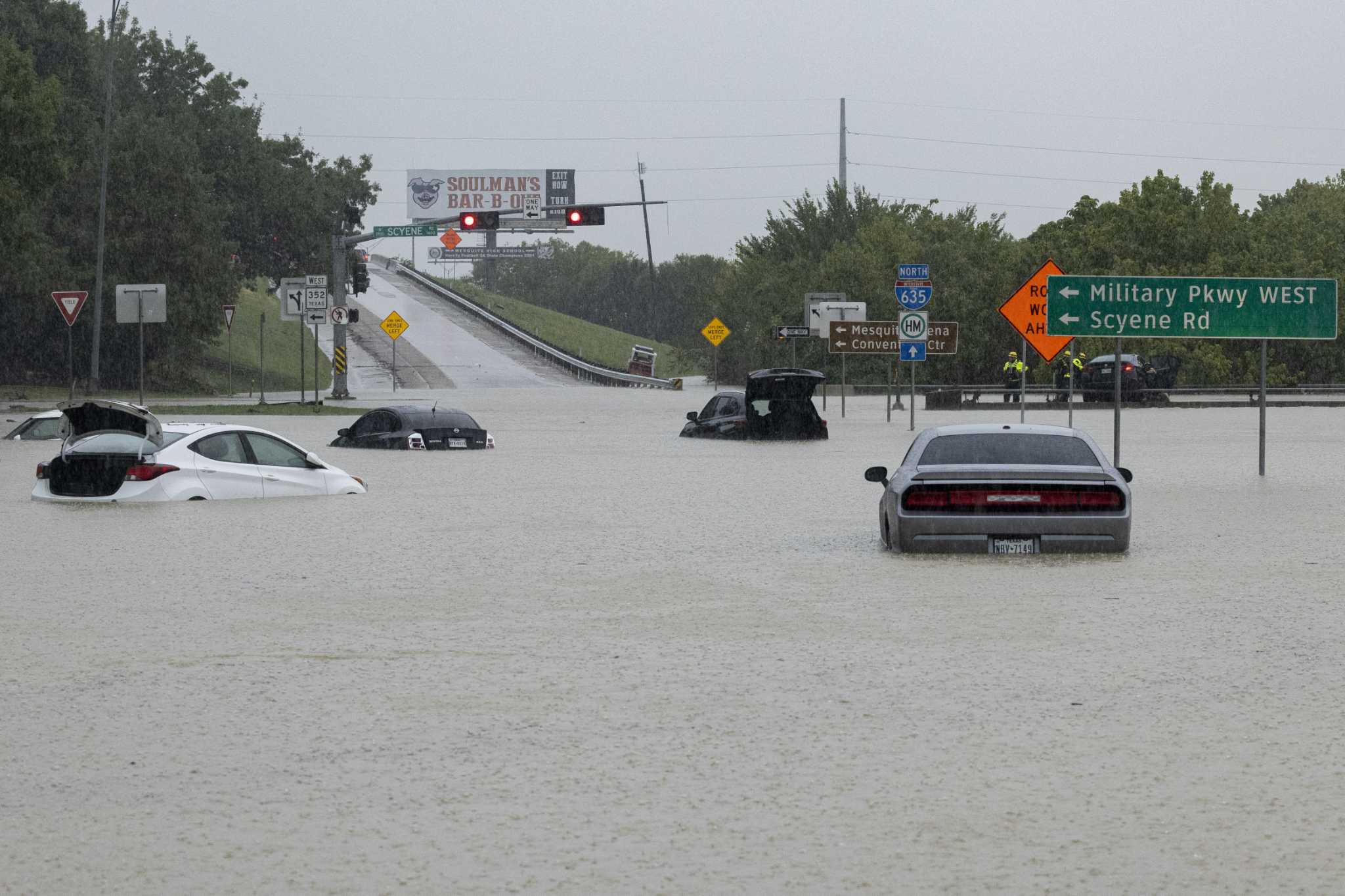 Heavy rain floods streets across Dallas-Fort Worth area - Vimarsana News