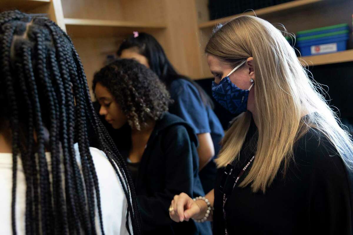 Science made fun as researchers teach students real-world lessons