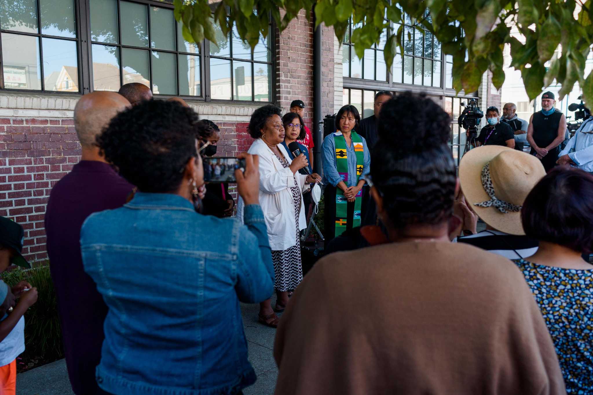 'Everybody is angry and shocked': Friends of slain Oakland dentist hold vigil at Little Saigon shooting site - Vimarsana News