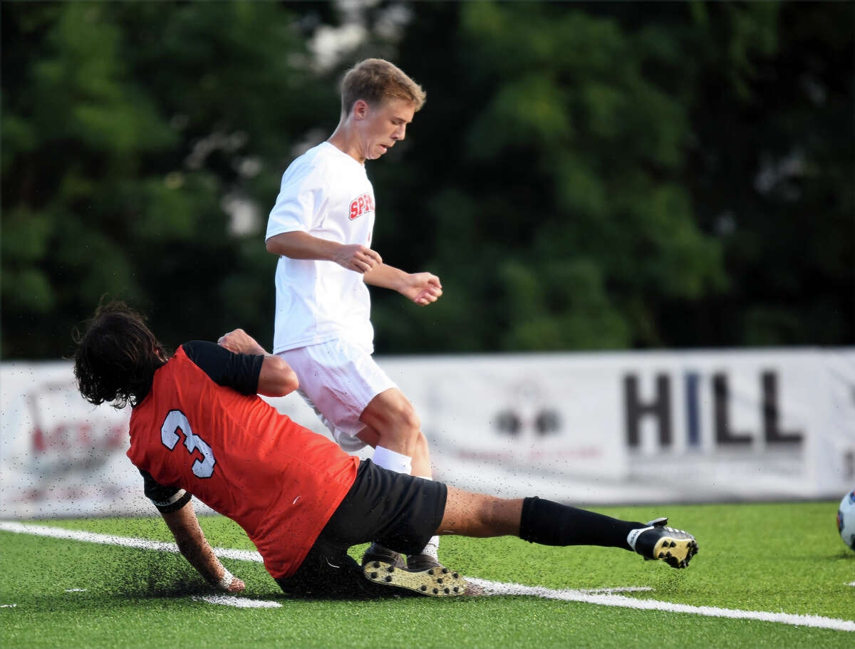 Axton Anom, George Gkikas score in Edwardsville's 2-0 win over Springfield