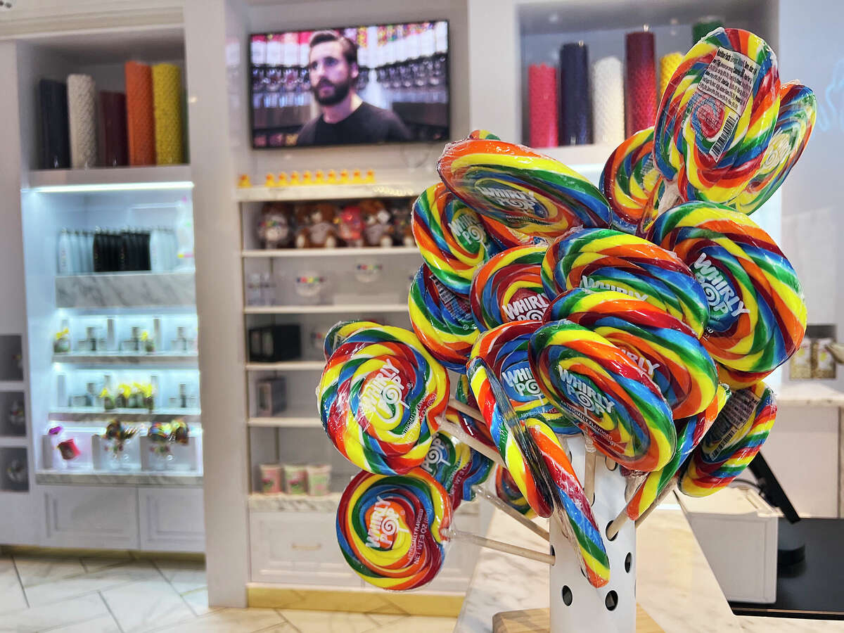 Gauche Sugar Factory on the River Walk barely makes the Dlist