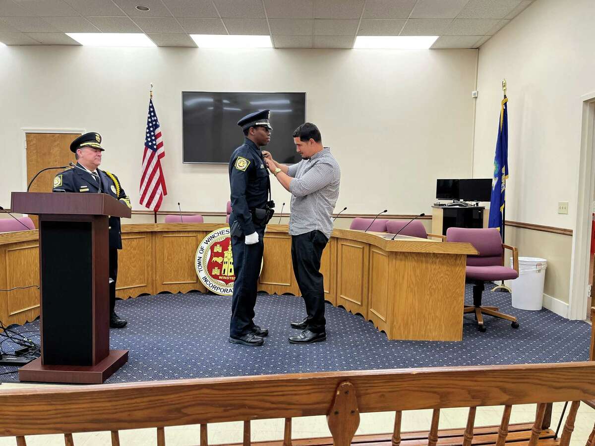 Winsted welcomes new police officer with ceremony