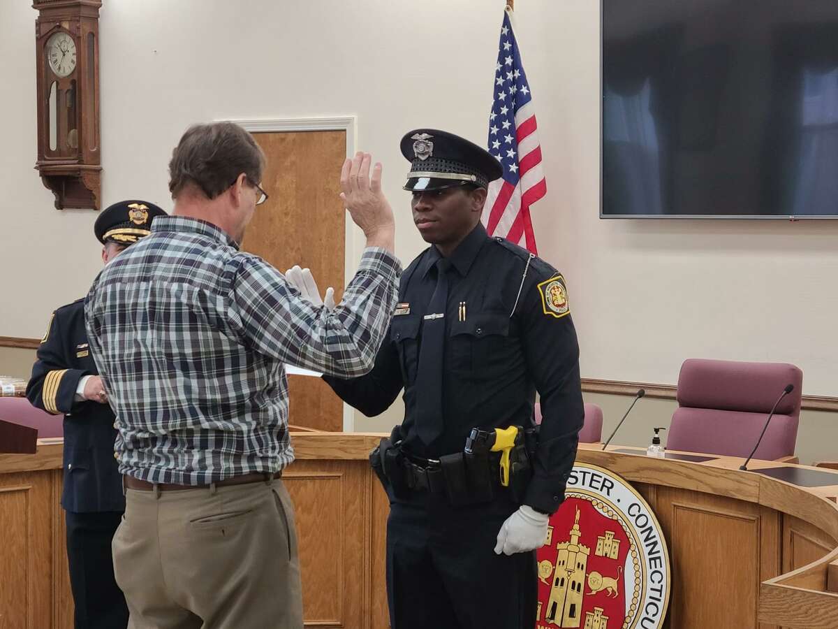 Winsted new police officer with ceremony