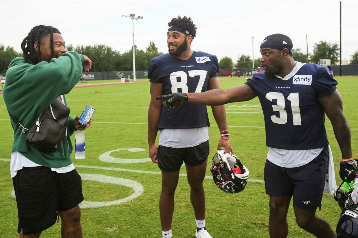 Houston Texans running back Damien Pierce shakes Saints defender on 20-yard  run